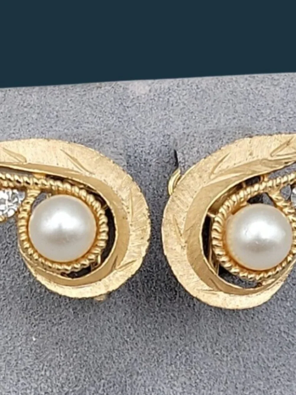VTG Crown Trifari Faux Pearl Rhinestone Gold-Tone Clip-On Leaf Earrings 1960s